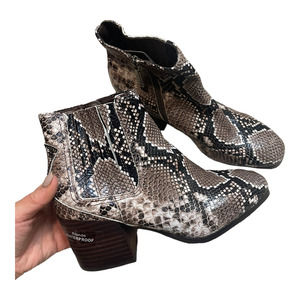 Blondo Waterproof Ankle Boots 6M Reptile Print Leather Block Heel